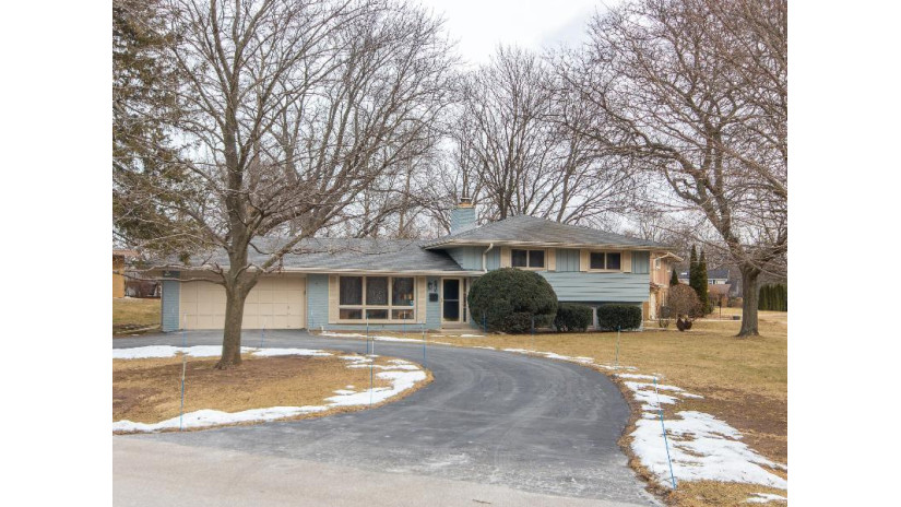 8610 N Greenvale Rd Bayside, WI 53217 by HomeBuyers Advantage, LLC $349,900