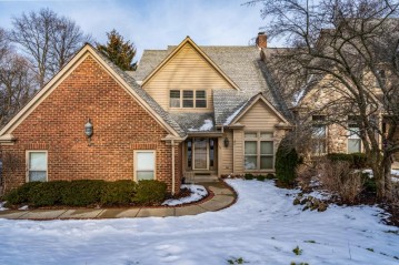 625 Park Cir, Elm Grove, WI 53122