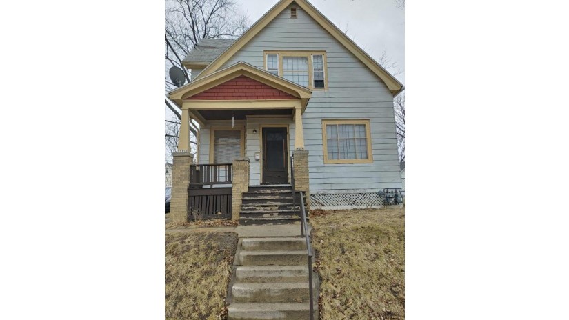 2515 N 37th St 2515A Milwaukee, WI 53210 by Benefit Realty $50,000