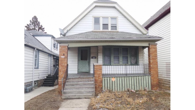 2172 S 18th St Milwaukee, WI 53215 by Whitten Realty $62,000