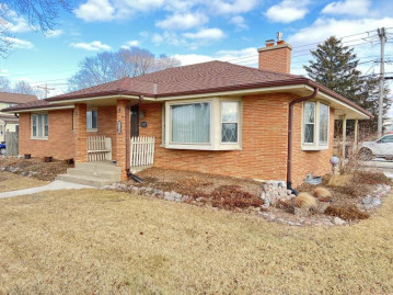 5130 S Nicholson Ave, Cudahy, WI 53110-1818