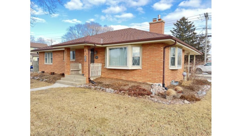 5130 S Nicholson Ave Cudahy, WI 53110 by Berkshire Hathaway HomeServices Metro Realty $269,900