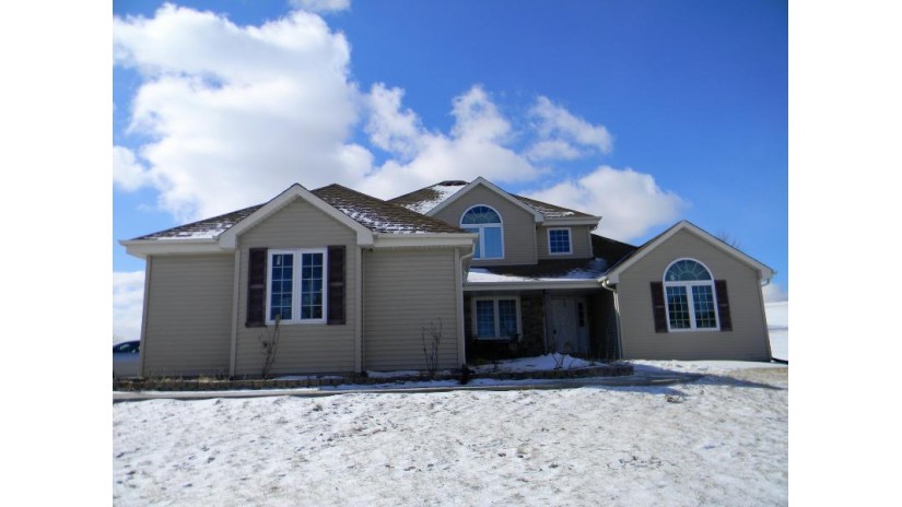 W2590 Nevada Heights Rd Hubbard, WI 53035 by Homeowners Concept $377,000