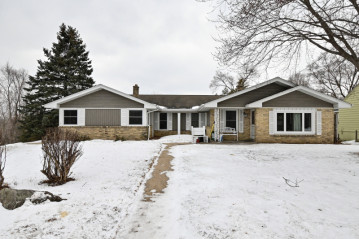 2233 Chestnut St 2235, West Bend, WI 53095-2909