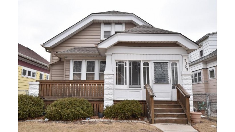 3909 N 25th St Milwaukee, WI 53206 by EXP Realty, LLC~MKE $99,900