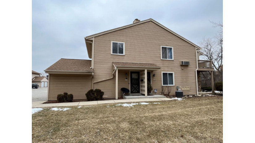 4636 S Woodland Dr Greenfield, WI 53220 by Shorewest Realtors $142,000