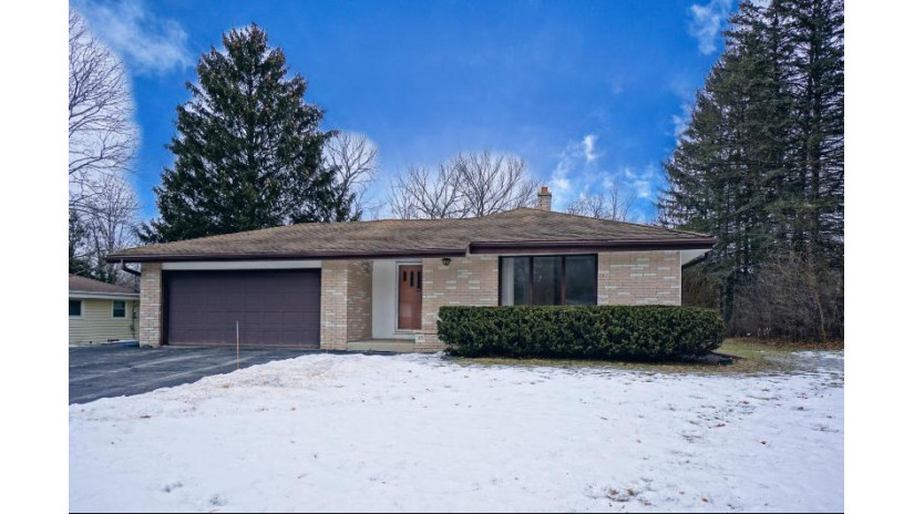 118 Terrace Ln Hartland, WI 53029 by Lake Country Flat Fee $349,900