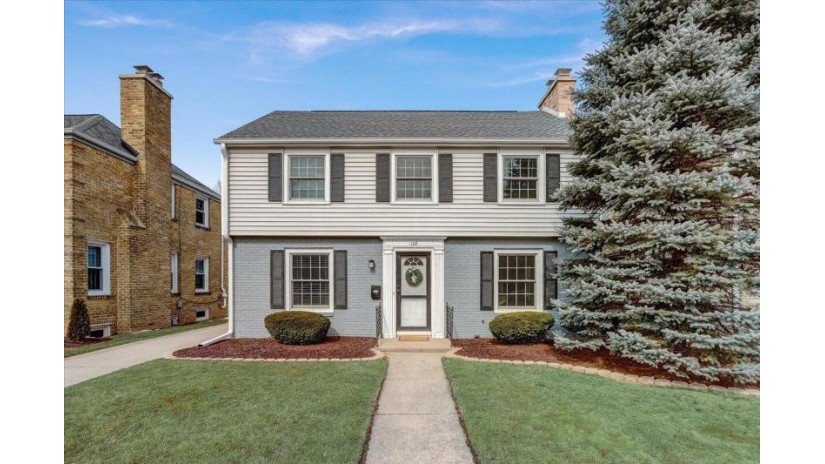 124 W Belle Ave Whitefish Bay, WI 53217 by Corcoran Realty & Co $475,000