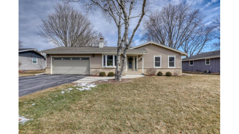 3960 S Quimby Ave New Berlin, WI 53151 by Realty Executives - Integrity $339,900