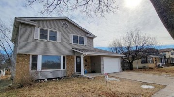 936 S 92nd St, West Allis, WI 53214