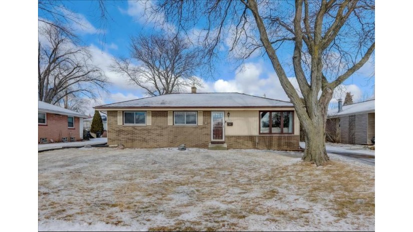 N86W14832 Menomonee River Pkwy Menomonee Falls, WI 53051 by The Wisconsin Real Estate Group $279,900