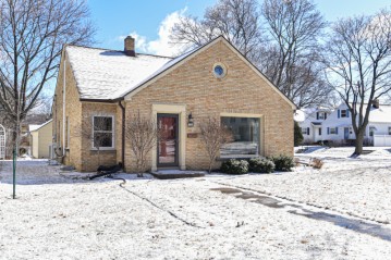 2746 N 82nd St, Milwaukee, WI 53222-4863