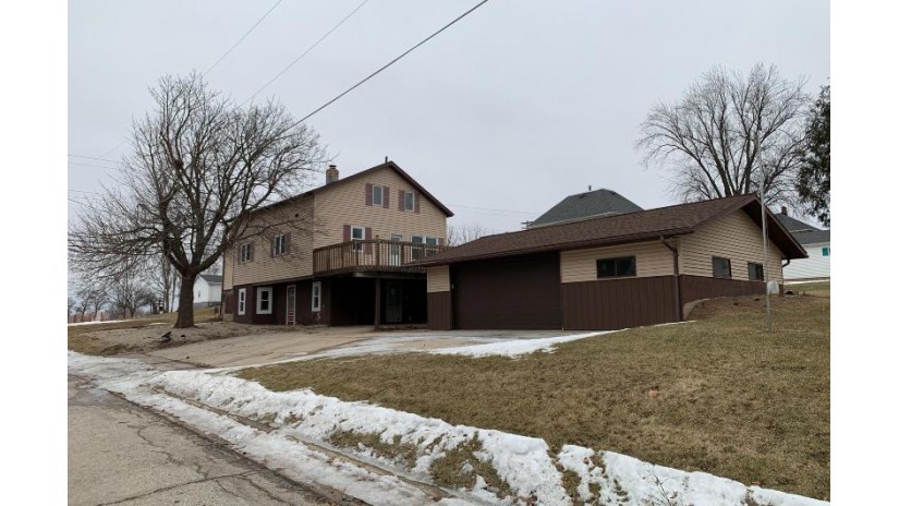 833 Main St Lomira, WI 53048 by Grapevine Realty $149,900