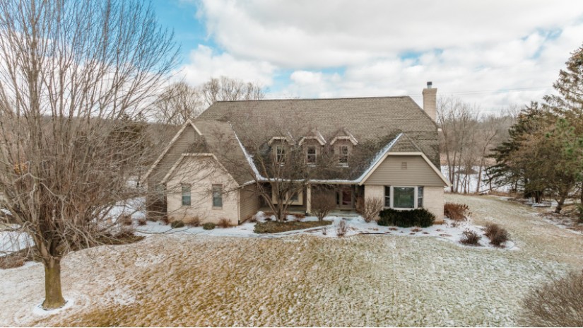 890 Larkspur Dr Brookfield, WI 53045 by Shorewest Realtors $679,000