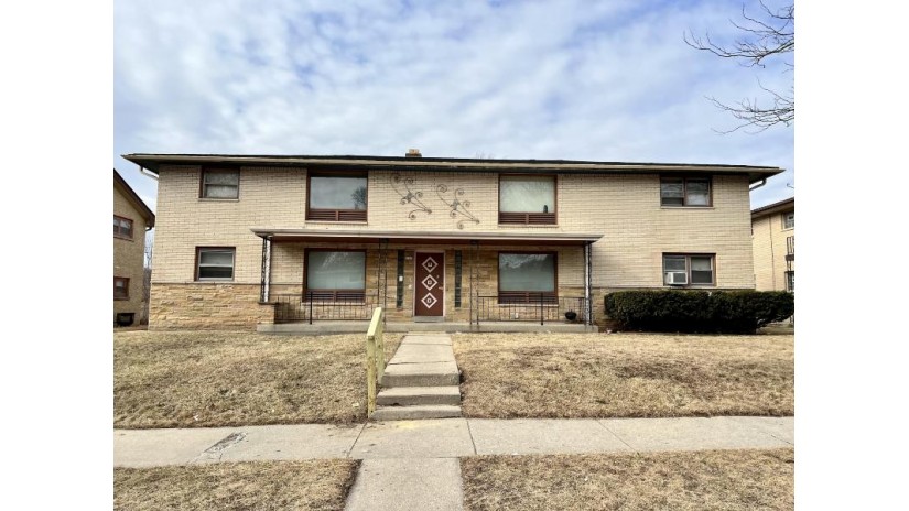 4163 N 91st St Milwaukee, WI 53222 by Compass RE WI-Northshore $370,000