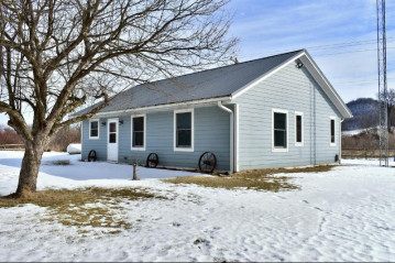 S2174 County Road E, Waumandee, WI 54622