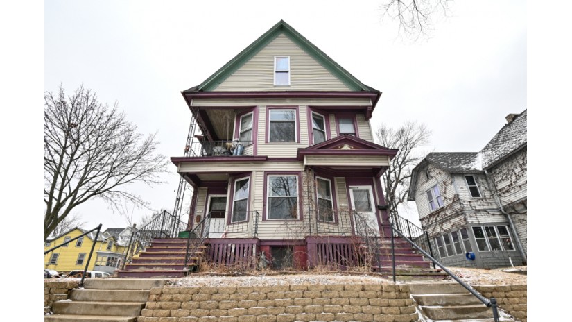 2437 S Howell Ave 2439 Milwaukee, WI 53207 by Shorewest Realtors $349,900