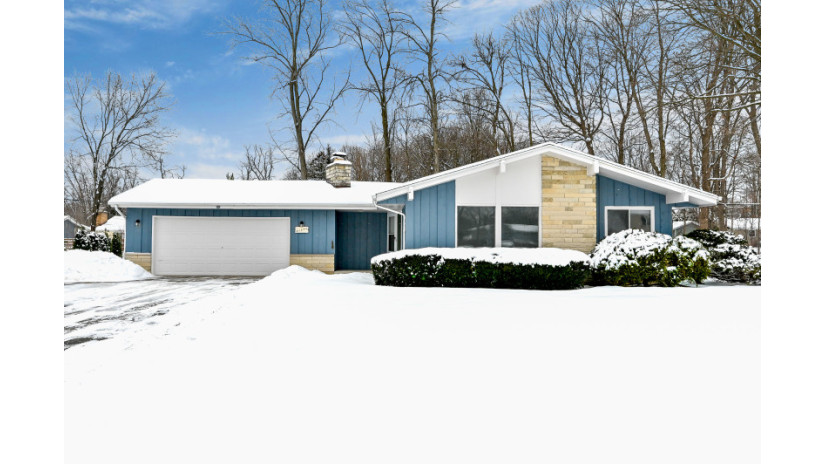 21545 Astolat Dr Brookfield, WI 53045 by Shorewest Realtors $415,000