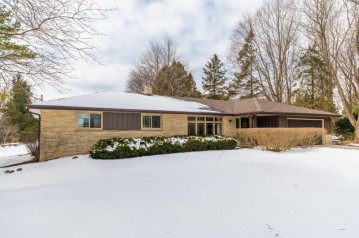 557 Granville Rd, Cedarburg, WI 53012-9531