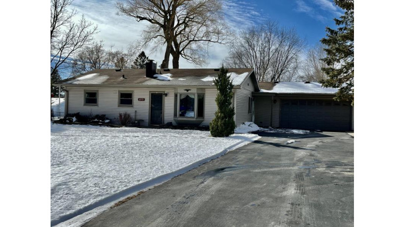 10571 S Alton Rd Oak Creek, WI 53154 by RE/MAX Realty Pros~Hales Corners $214,900