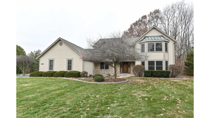 12019 N Ridgeway Ave Mequon, WI 53097 by Shorewest Realtors $619,900