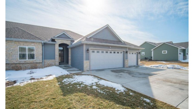 3077 Fairway View Ct Richfield, WI 53033 by Lightning Realty LLC $485,000