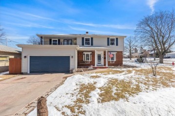 4428 S Lake Dr, Cudahy, WI 53110-1218