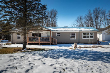 S5660 Meadow Ln, Genoa, WI 54632-8835