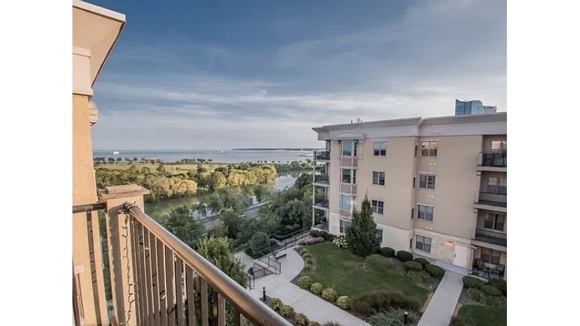 1300 N Prospect Ave 423 Milwaukee, WI 53202 by Shorewest Realtors $449,000