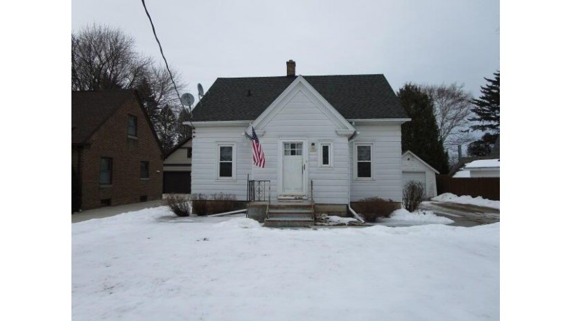 1102 Nagle Ave Manitowoc, WI 54220 by Coldwell Banker Real Estate Group~Manitowoc $139,900