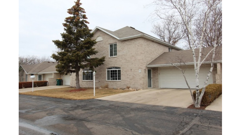 622 E Market St 103 Elkhorn, WI 53121 by Shorewest Realtors $296,900