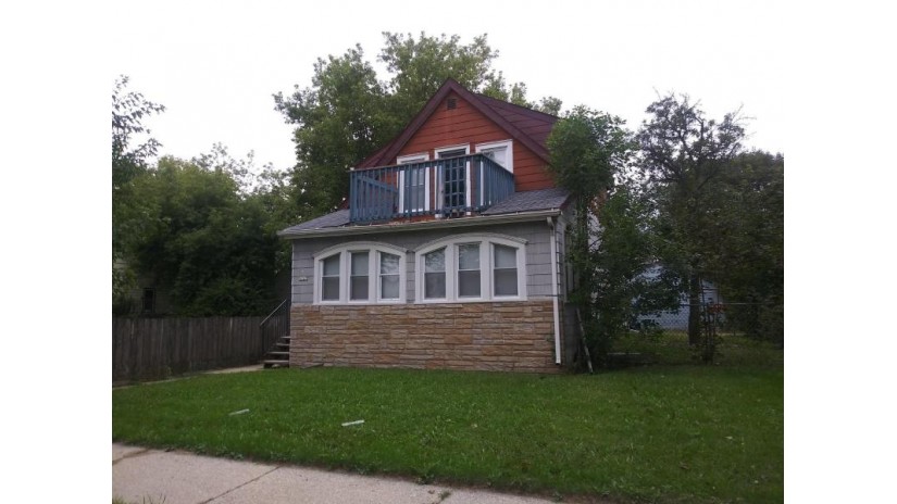 5727 N 38th St Milwaukee, WI 53209 by Wave Realty $90,000