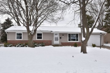 W172N9512 Erika Rd, Menomonee Falls, WI 53051-1484