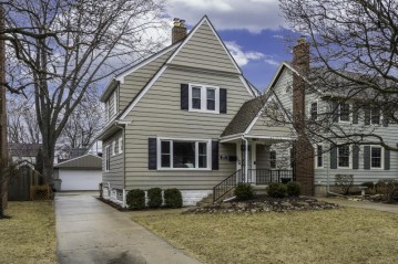 5951 N Kent Ave, Whitefish Bay, WI 53217