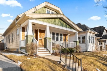 4508 N Bartlett Ave, Shorewood, WI 53211-1509