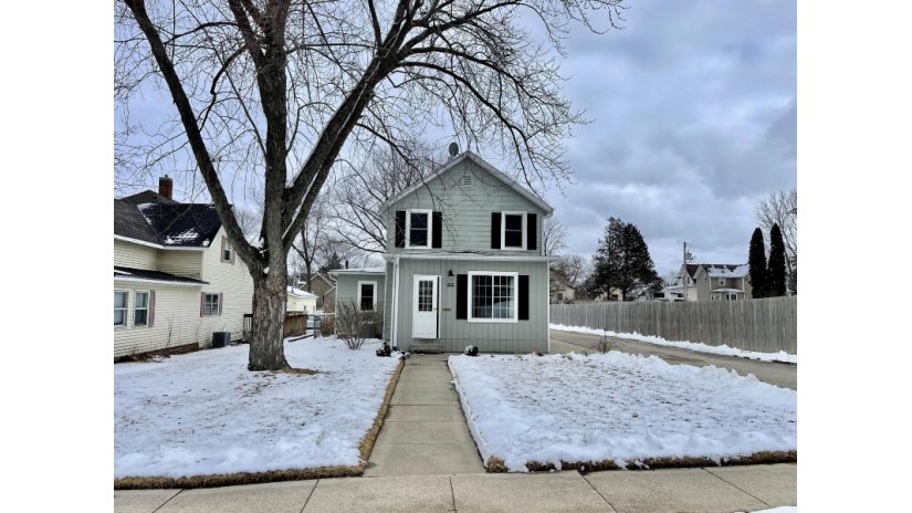 312 Jefferson St Fort Atkinson, WI 53538 by Wayne Hayes Real Estate LLC $219,000