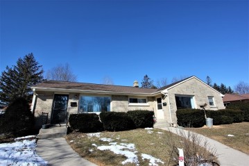 1168 N 11th Ave 1172, West Bend, WI 53090-1820