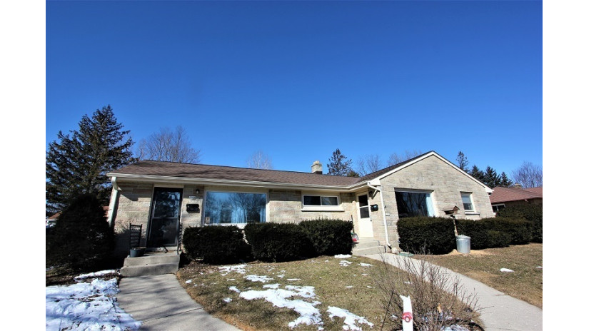 1168 N 11th Ave 1172 West Bend, WI 53090 by Shorewest Realtors $259,900