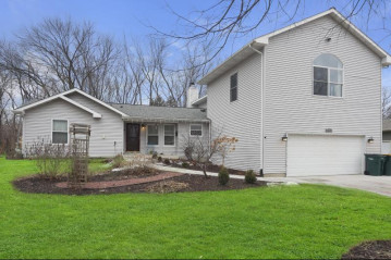 W1465 Sunset Dr, Bloomfield, WI 53147-4715