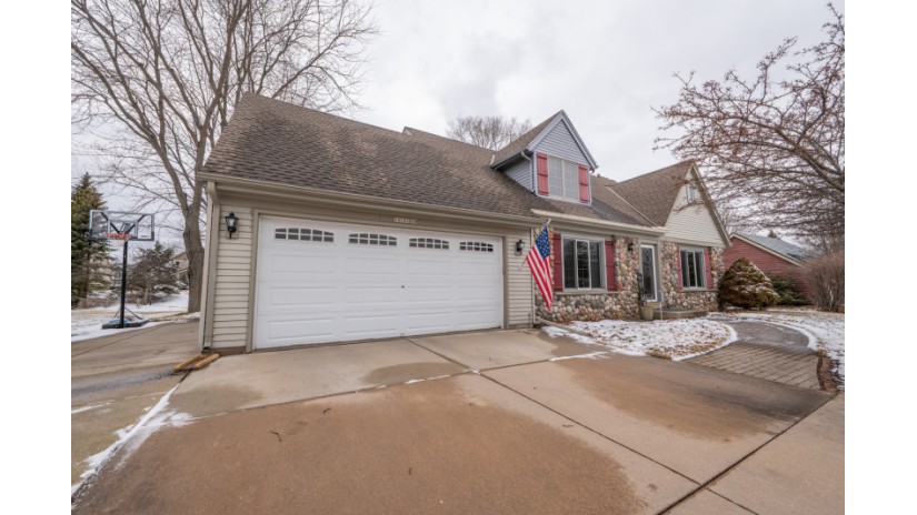 10131 N Concord Dr Mequon, WI 53097 by Shorewest Realtors $399,900