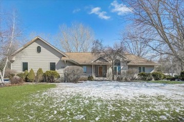 4380 S 116th St, Greenfield, WI 53228-2573