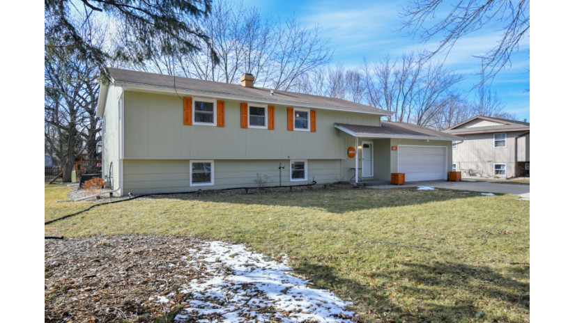 640 N Edgewood Ave Elkhorn, WI 53121 by Shorewest Realtors $337,900