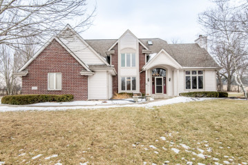 1804 Tallgrass Cir, Waukesha, WI 53188