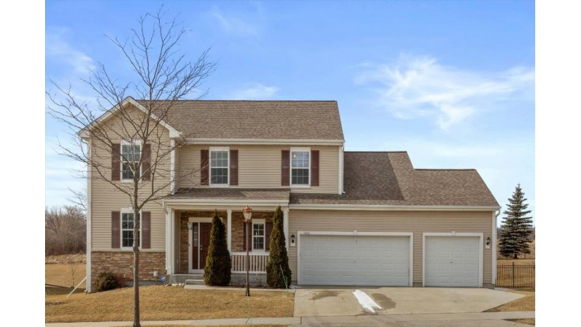 1616 Rockridge Way Waukesha, WI 53188 by HomeWire Realty $549,900