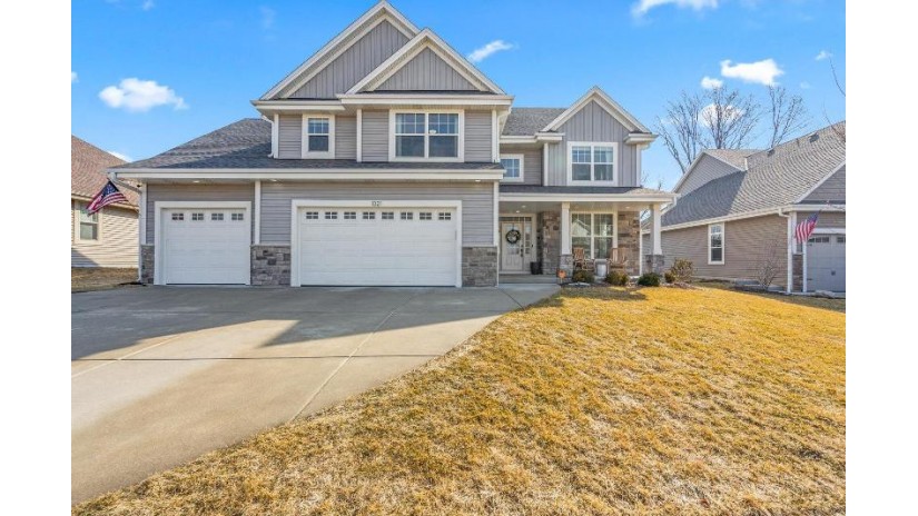 1321 Prairie Creek Blvd Oconomowoc, WI 53066 by Dream Realty LLC $599,900