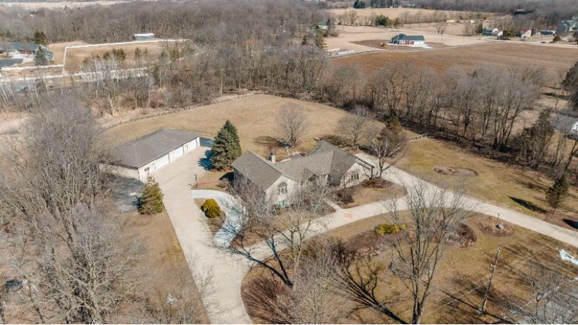 29200 Raab Dr Waterford, WI 53185 by Prestige Realty WI LLC $750,000