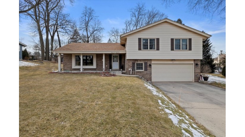 2625 Tilton Ln Brookfield, WI 53045 by Shorewest Realtors $499,400