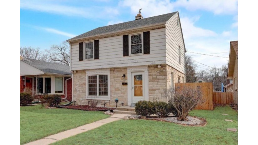 5800 N Bel Aire Dr Glendale, WI 53209 by EXP Realty, LLC~MKE $239,900