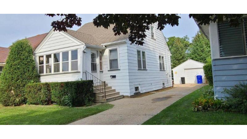 5221 35th Ave Kenosha, WI 53144 by RE/MAX Service First - info@soldwisconsin.com $139,900