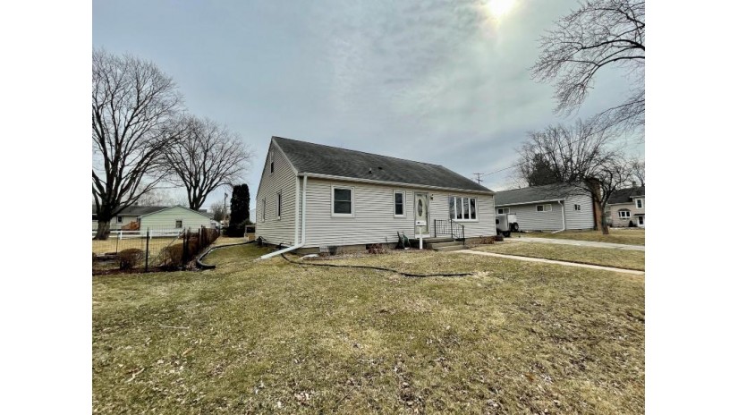 1327 S 9th St Watertown, WI 53094 by Wayne Hayes Real Estate LLC $189,900